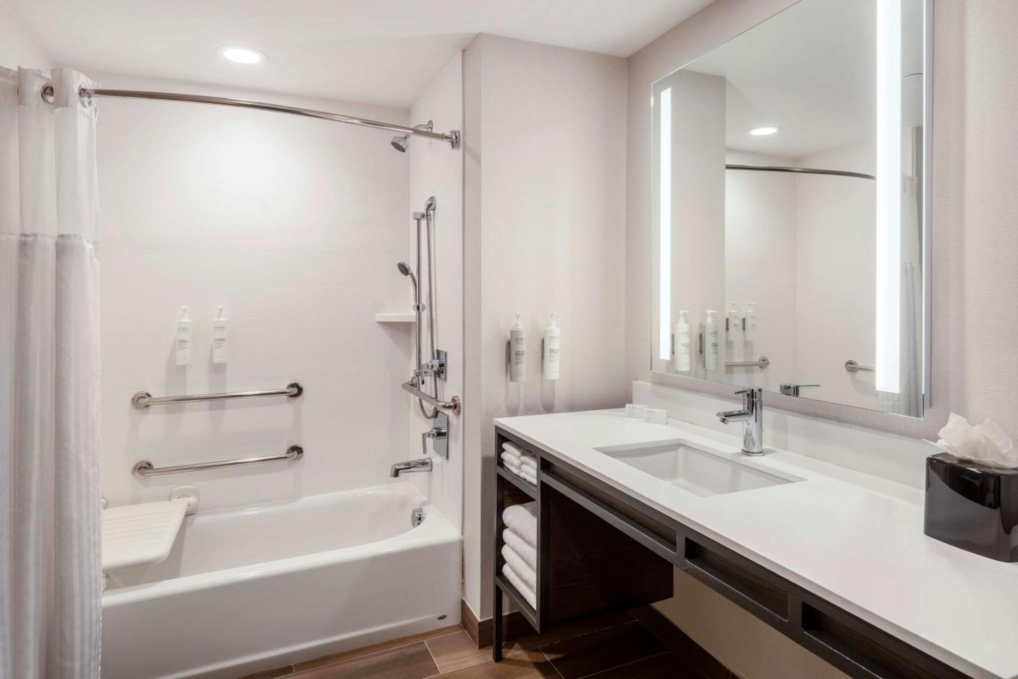 Hilton Garden Inn Pomona, Ca מראה חיצוני תמונה