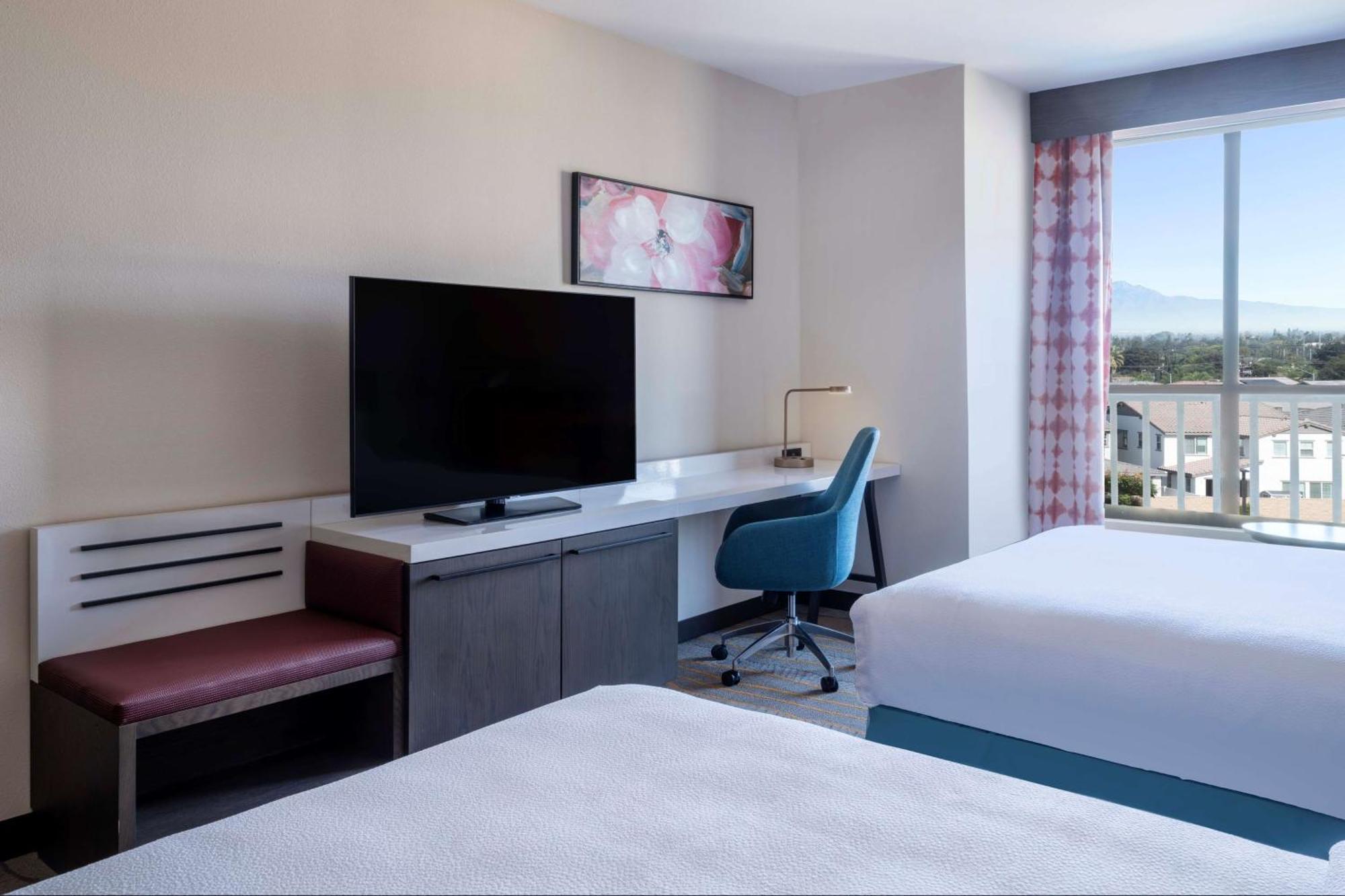 Hilton Garden Inn Pomona, Ca מראה חיצוני תמונה